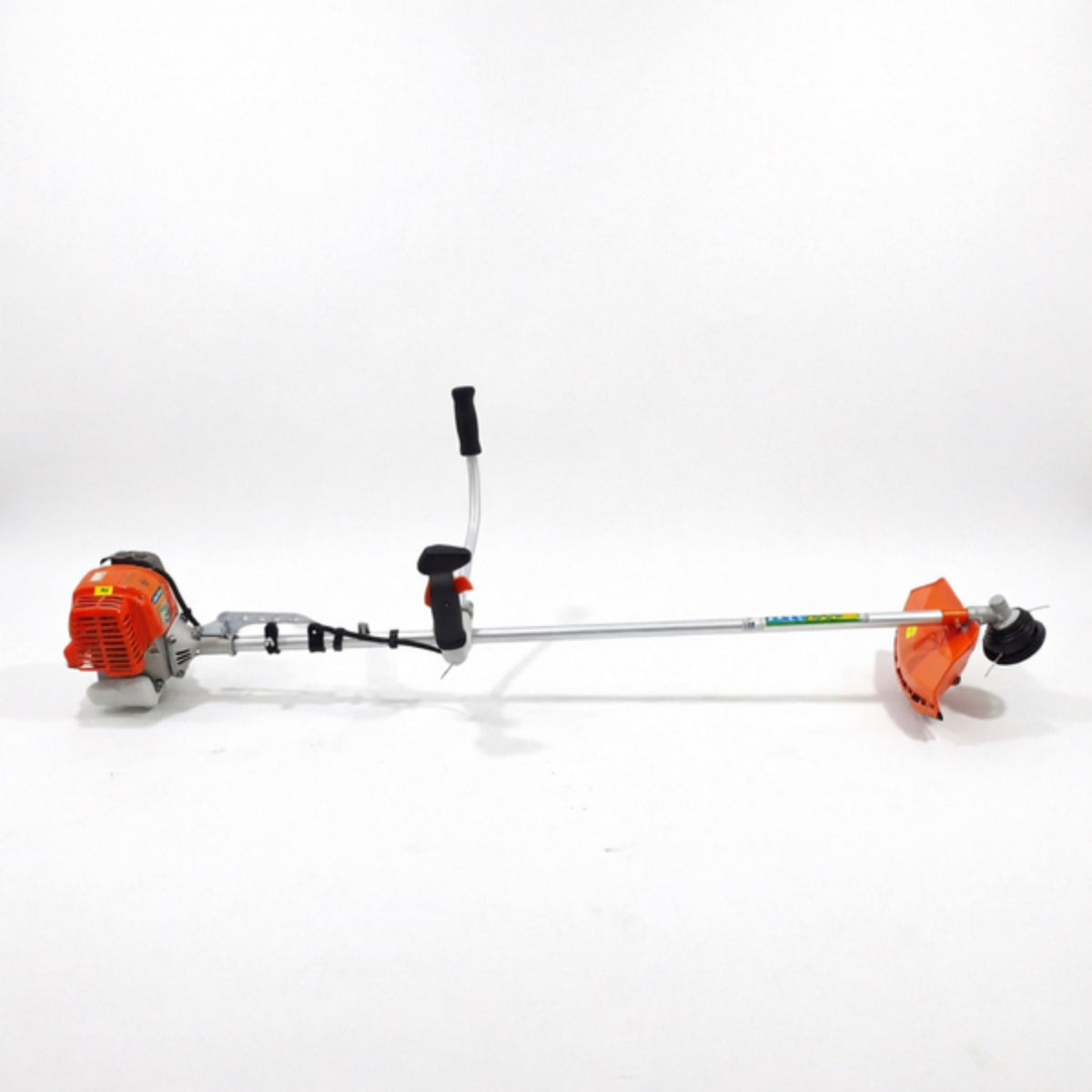 LM044569 33.5CC GASOLINE BRUSH CUTTER & GRASS TRIMMER Engine:33.5cc 4 stroke Power:0.8kw 1.0HP Shaft Ф:28mm N.W. G.W:10 11kgs Packing:184x27x20cm 1PC 20'FCL:330PCS