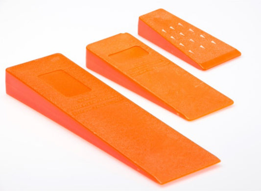 LM044784 8"PLASTIC WEDGE