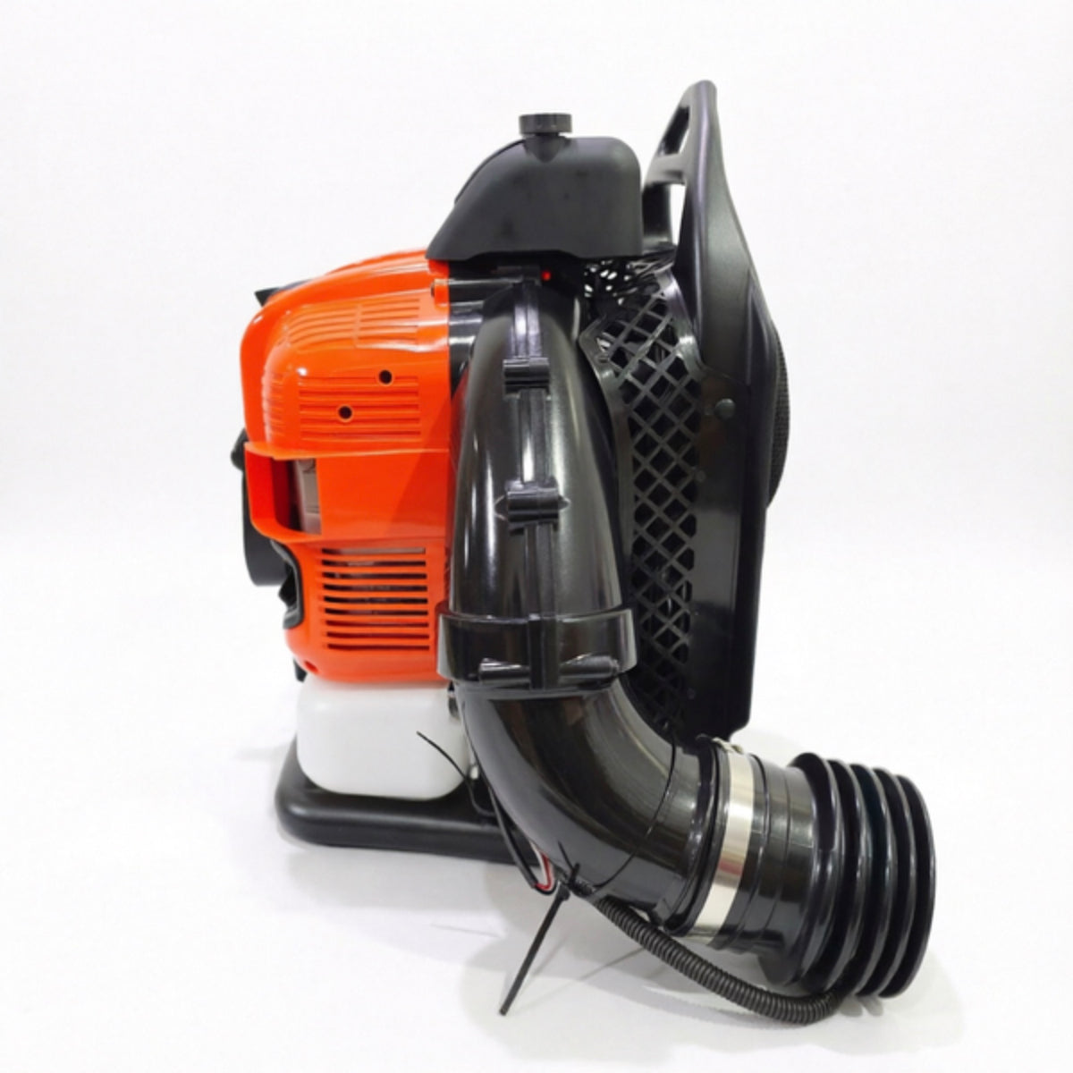 LM045277 4 STROKE 75.6CC ENGINE BLOWER Engine:75.6cc Power:3.0kw Tank capacity:1.9L Max air volume:0.235m³ s Packing:35x43x49.5cm 1PC N.W G.W:10.2 11.5kgs 20'FCL:375PCS